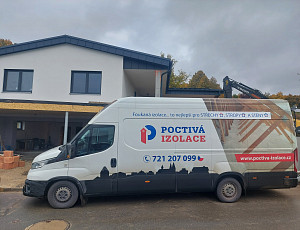 Zateplení stropu novostavby rodinného domu pomocí foukané izolace